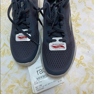 Sketchers men’s sneaker size 7